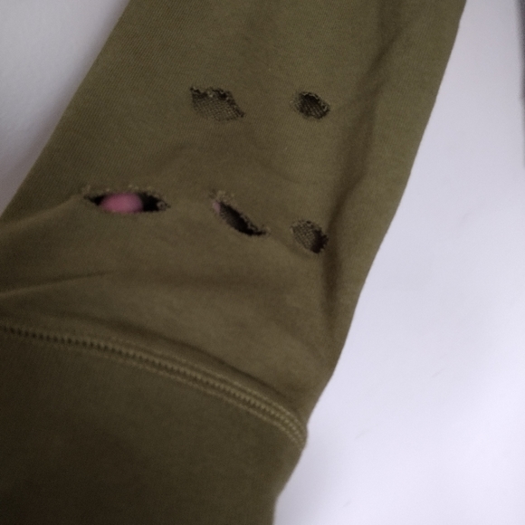 Distressed Kynlee Sweater - Picture 7 of 9